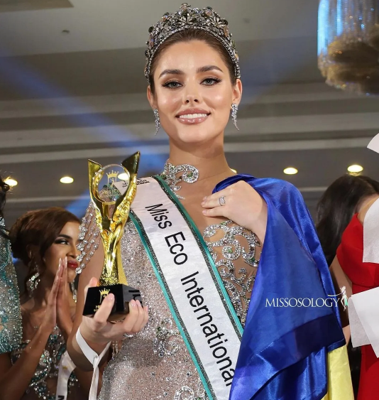 Українка Ангеліна Усанова виграла конкурс краси Miss Eco International-2024 в Єгипті: її сукня-символ війни підкорила журі