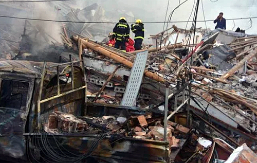 В Китае взорвался бензовоз и пролетел над домами: 10 погибших, более сотни пострадавших. ФОТО. ВИДЕО