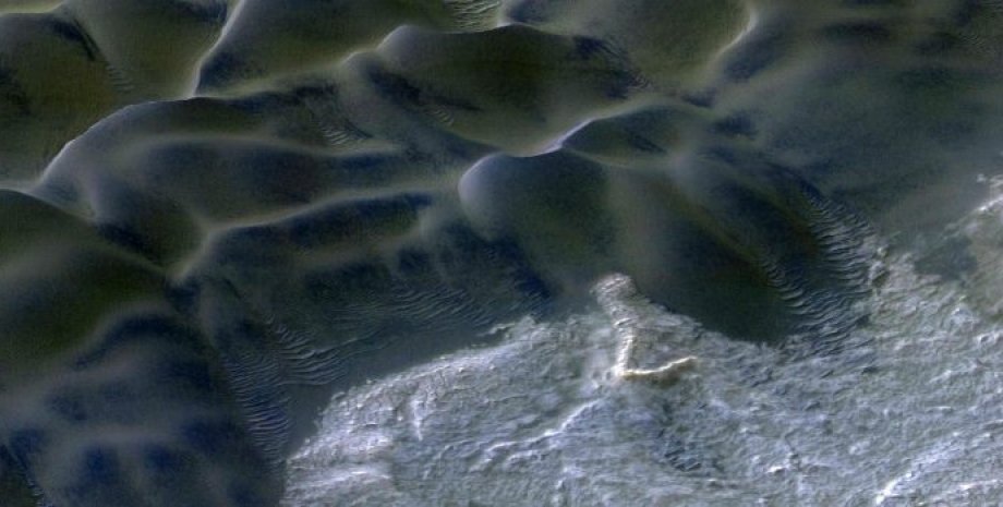 Ходячі дюни на Марсі. Вчені побачили мегабрижі на поверхні, яких не повинно бути