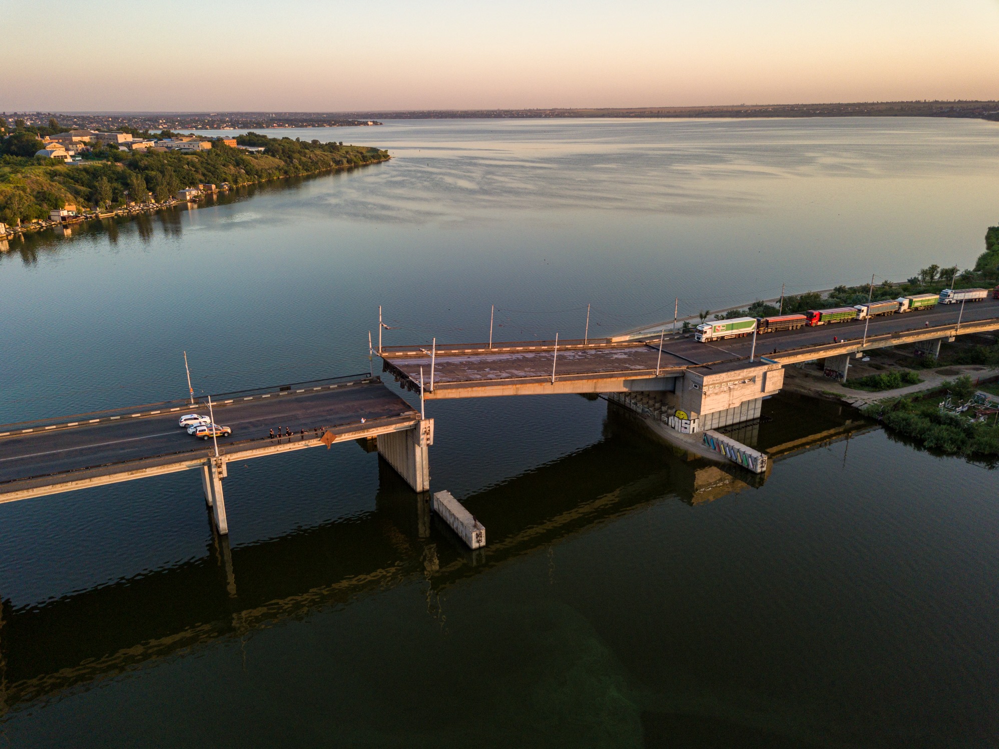 В Николаеве внезапно "саморазвелся" мост на реке Ингул. ФОТО, ВИДЕО