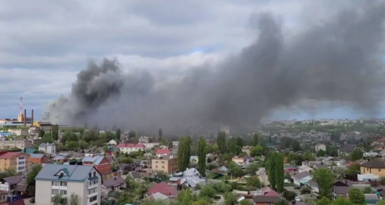 В російському Воронежі потужна пожежа на машинобудівному заводі