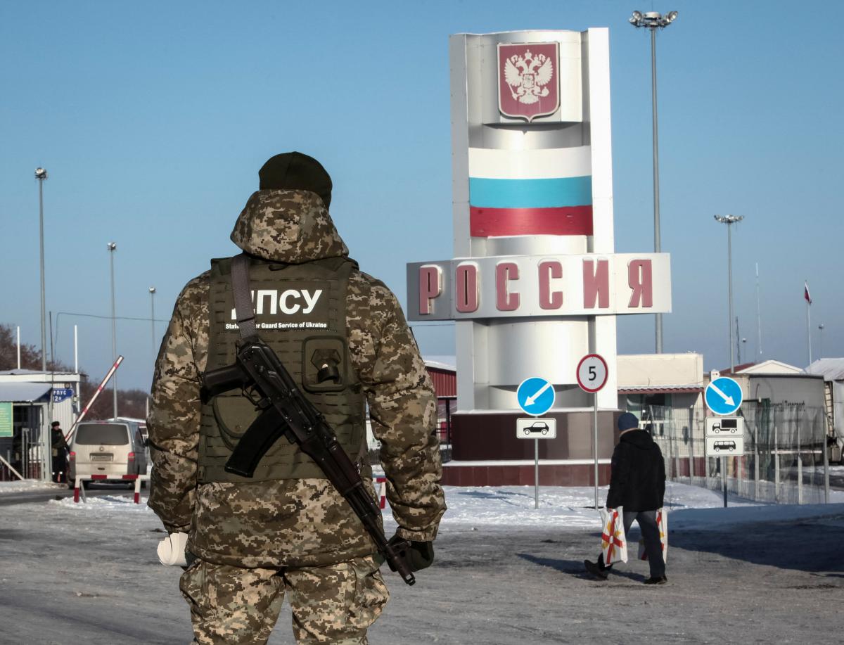 Уряд заборонив українцям виїжджати до Росії за внутрішніми паспортами