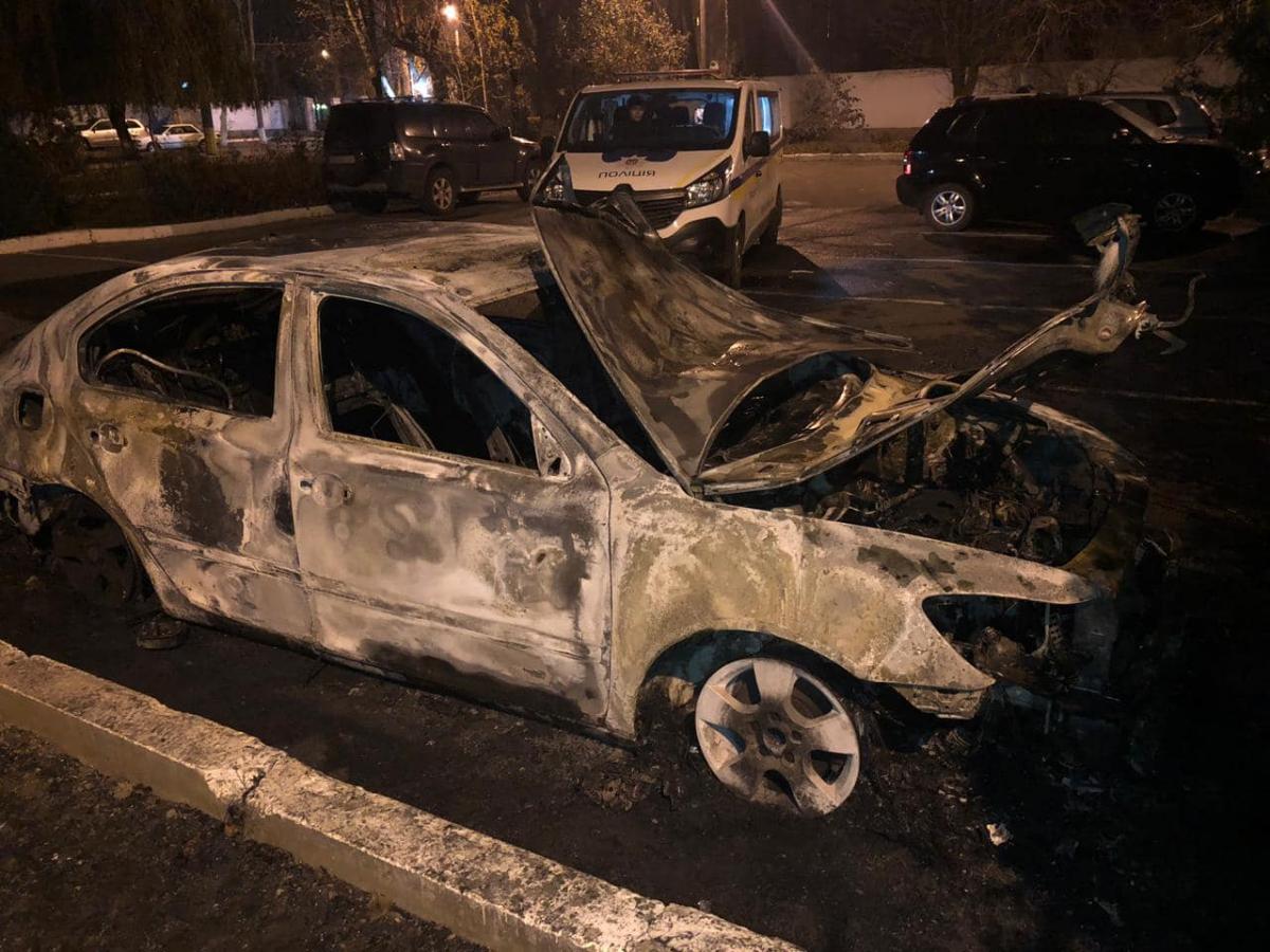 Вночі невідомі спалили автівку керівника Одеської митниці