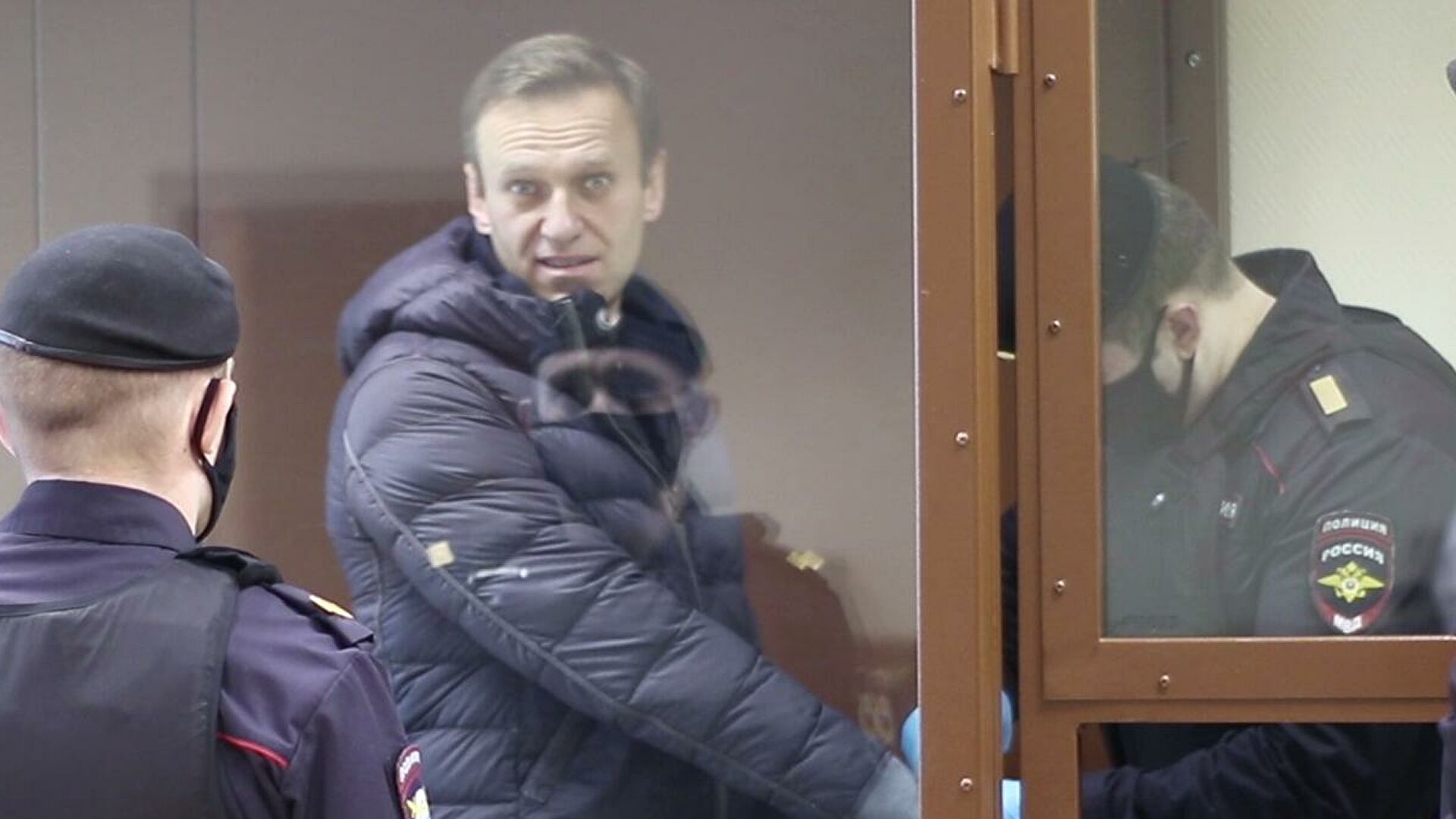 "Путин, как жонглер, говорит: смотри, мы можем эту судебную систему вертеть на любой части тела", – последнее слово Навального в Мосгорсуде