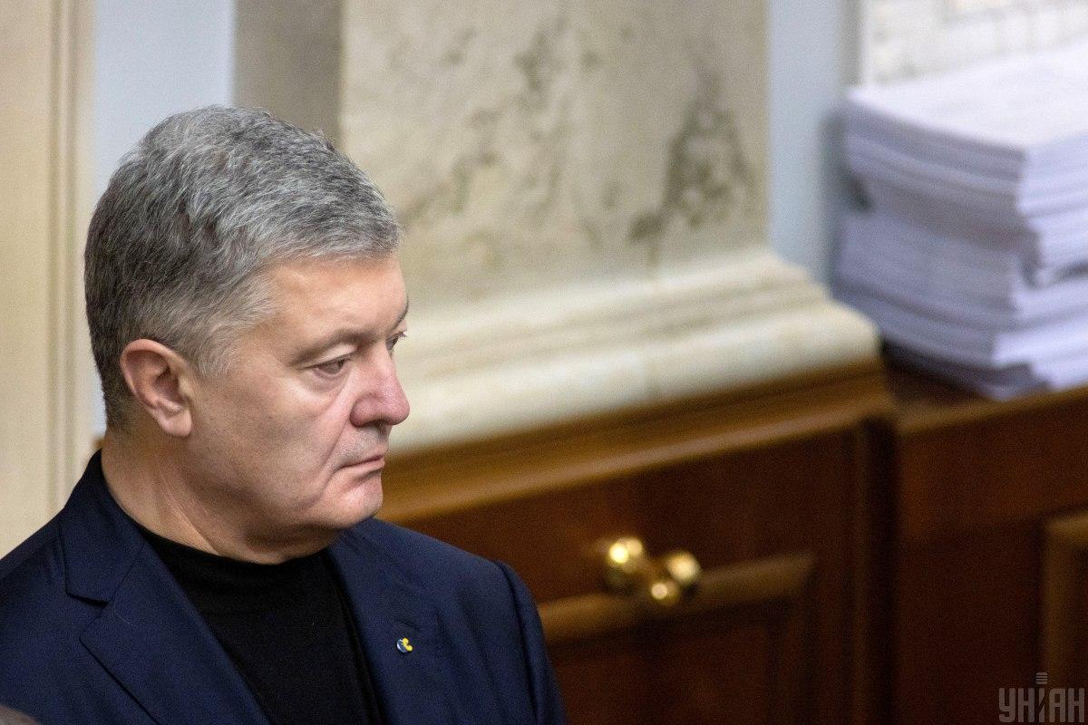Адвокати Порошенка заявили, що суд виніс рішення про його затримання