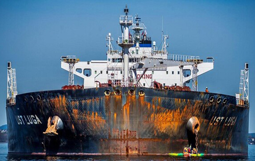 РФ сформувала "тіньовий флот" із сотні танкерів для експорту нафти в умовах санкцій, – FT