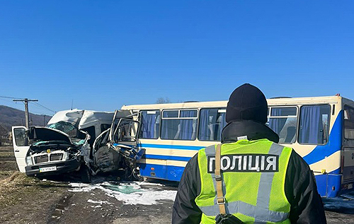 Під Івано-Франківськом трапилася смертельна ДТП: зіткнулися два автобуси. ФОТО