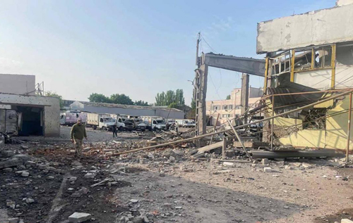 Атака дронів: у Миколаєві росіяни влучили у хлібзавод і дитячий садок, а на Хмельниччині пошкоджені сотні будинків