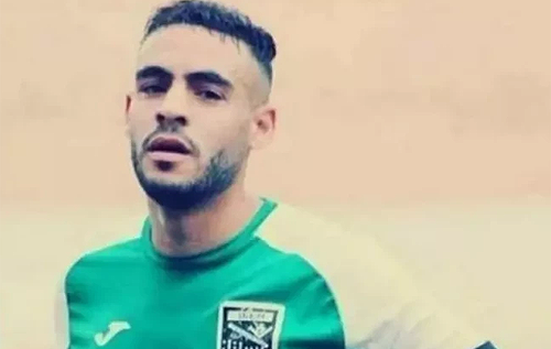 Алжирский футболист столкнулся с вратарем и умер от остановки сердца. ВИДЕО