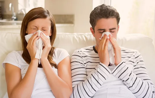 Сім небезпечних хвороб, які прикидаються звичайною застудою