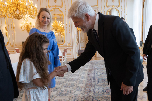Президент Чехії зустрівся з українкою, яку ображали в чеській школі