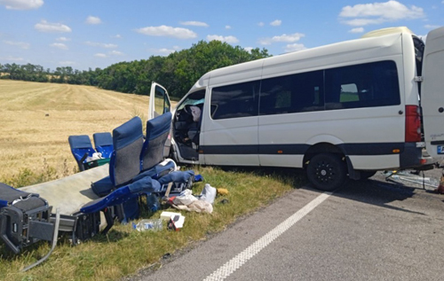 У Кіровоградській області сталася смертельна ДТП: зіткнулися два мікроавтобуси. ФОТО