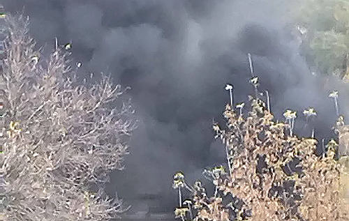 У Донецьку прогриміли вибухи: вирує потужна пожежа