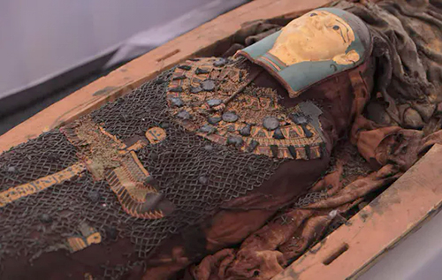 Археологи знайшли на стародавньому кладовищі в Єгипті сувій з "Книги мертвих" та мумію