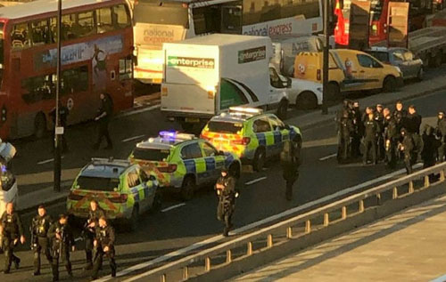 В Лондоне устроили кровавый теракт: есть раненые, преступник убит. ВИДЕО 