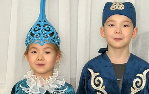 Дітки з Казахстану привітали українців з Новим роком і розчулили мережу. ВІДЕО