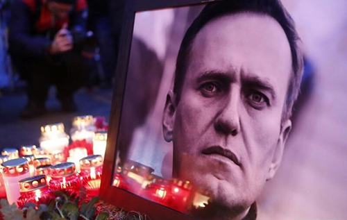 Соратники Навального підтвердили його смерть, але не можуть знайти тіло: у Росії почалися затримання учасників акцій пам'яті. ВІДЕО