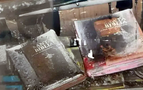 У Гватемалі пожежа у книгарні знищила всі книги, за винятком Біблії