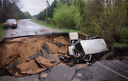 На Київщині мікроавтобус провалився під землю: є загиблі та постраждалі. ФОТО