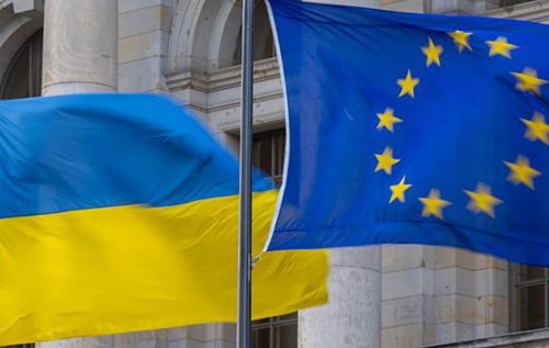 ЄС прийме естафету підтримки України після масштабної допомоги від США, – Bloomberg