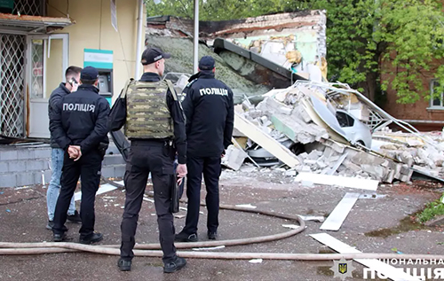 У Чернігові в приміщенні банку стався вибух, спалахнула пожежа: на місці працюють поліція та рятувальники