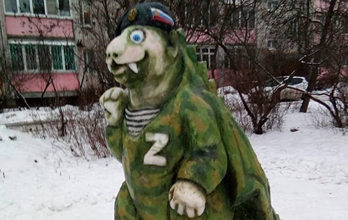 У Росії на конкурс сніговиків зліпили фігуру окупанта у вигляді рептилоїда. ФОТО