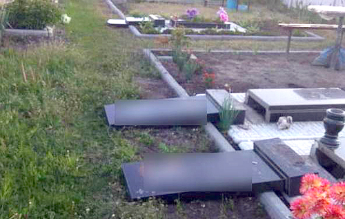 Вирішили розважитися: під Харковом діти розгромили 13 могил на кладовищі