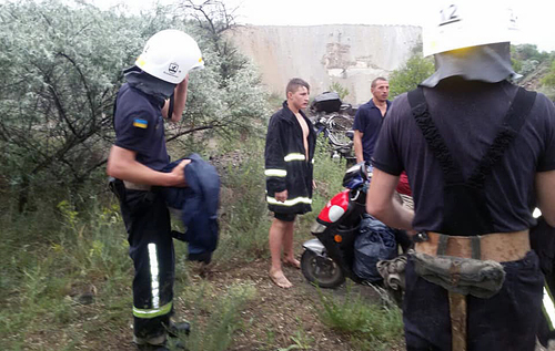 Засосало по пояс: подростка спасли из глиняной ловушки под Николаевом. ФОТО