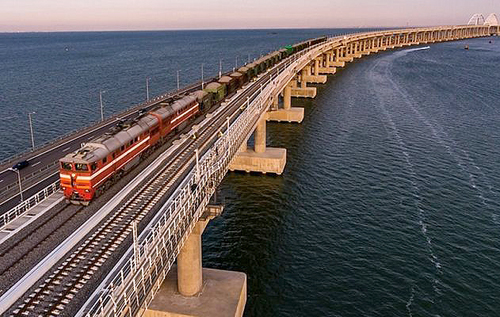 Грузовые железнодорожные перевозки по Крымскому мосту оказались невыгодными и практически прекратились