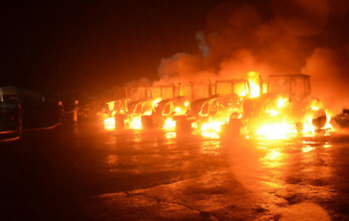 Блискавки вбили чоловіка і спалили тракторний парк на Полтавщині. ФОТО
