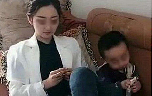 В Китае родители подали в суд на 22-летнюю дочь, требуя, чтобы она воспитывала двухлетнего брата. Девушка проиграла