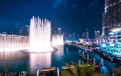 В Эмиратах запустили самый большой в мире фонтан. ВИДЕО