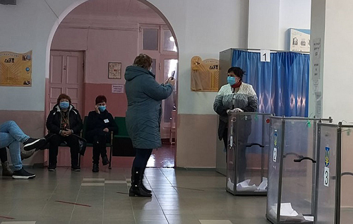 Жителям Славянска и Бердянска предложили выиграть iPhone 12 за участие в выборах