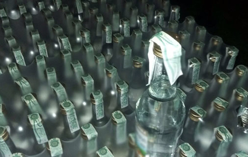 Українцям продають фальсифікований алкоголь: що потрібно знати і як вибрати пляшку зі справжнім напоєм