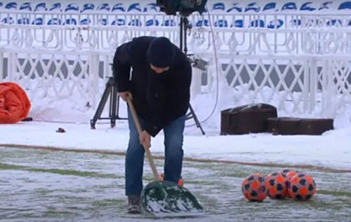 Луческу лично чистил стадион перед игрой "Динамо" – "Олимпик". ВИДЕО