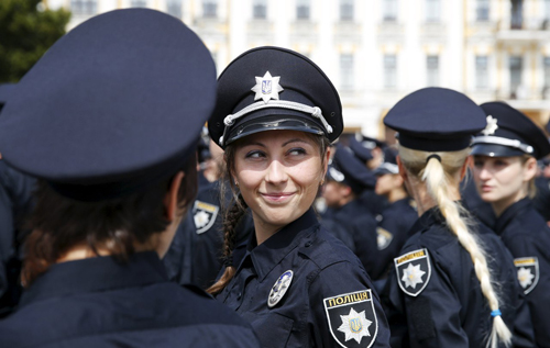 В Запорожье наградили самую красивую сотрудницу полиции. ФОТО