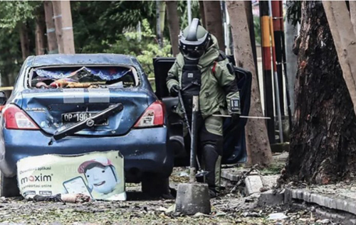 В Индонезии смертники устроили теракт у церкви, есть раненые. ВИДЕО