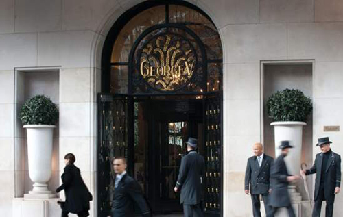 На "лучший в мире" отель в Париже совершили налет
