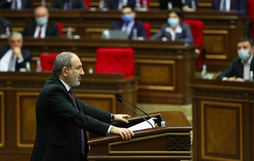 Премьер Армении ушел в отставку, но будет снова участвовать в выборах