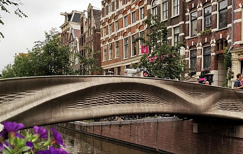 В Нидерландах открыли стальной мост, напечатанный на 3D-принтере. ВИДЕО