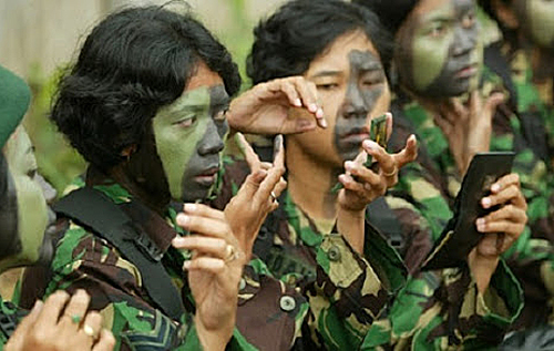 В Индонезии запретили "тест на девственность", без которого женщин не принимали в армию