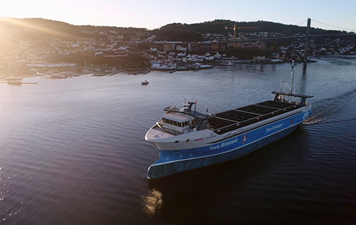 В Норвегии электрический контейнеровоз Yara Birkeland готовится выполнить первый беспилотный поход