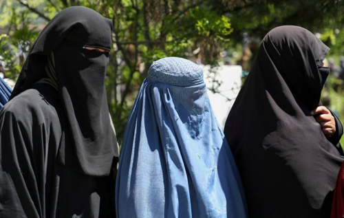 Талибы обязали женщин в вузах носить никабы и учиться отдельно от мужчин