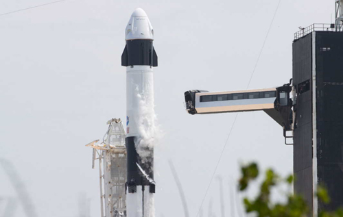 SpaceX Илона Маска запустит на орбиту первый экипаж астронавтов-любителей