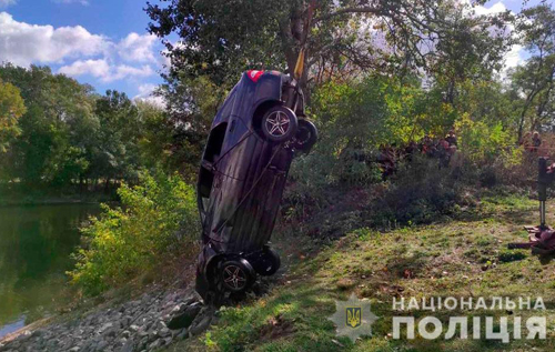 Автомобіль упав у річку на Полтавщині: загинули три людини