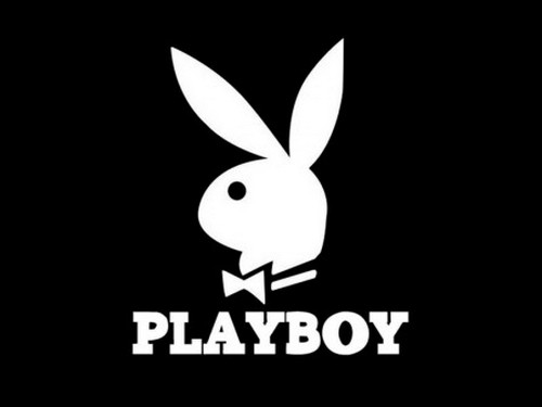 Playboy выбрал моделью рекламы легендарного костюма зайчика темнокожего парня с веснушками