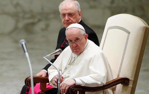 "Це погано": Папа Франциск назвав расизмом добре ставлення до українських біженців у Європі
