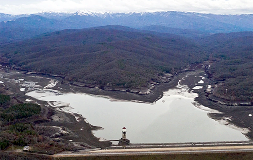 Воды в Загорском и Счастливенском водохранилищах Крыма хватит максимум на три месяца. Если не экономить – под угрозой срыва курортный сезон