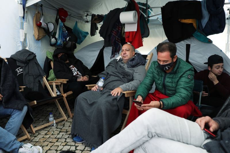 Portuguese restaurant owners stage lockdown hunger strike