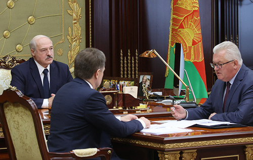 Лукашенко приказал уволить учителей-оппозиционеров. ВИДЕО
